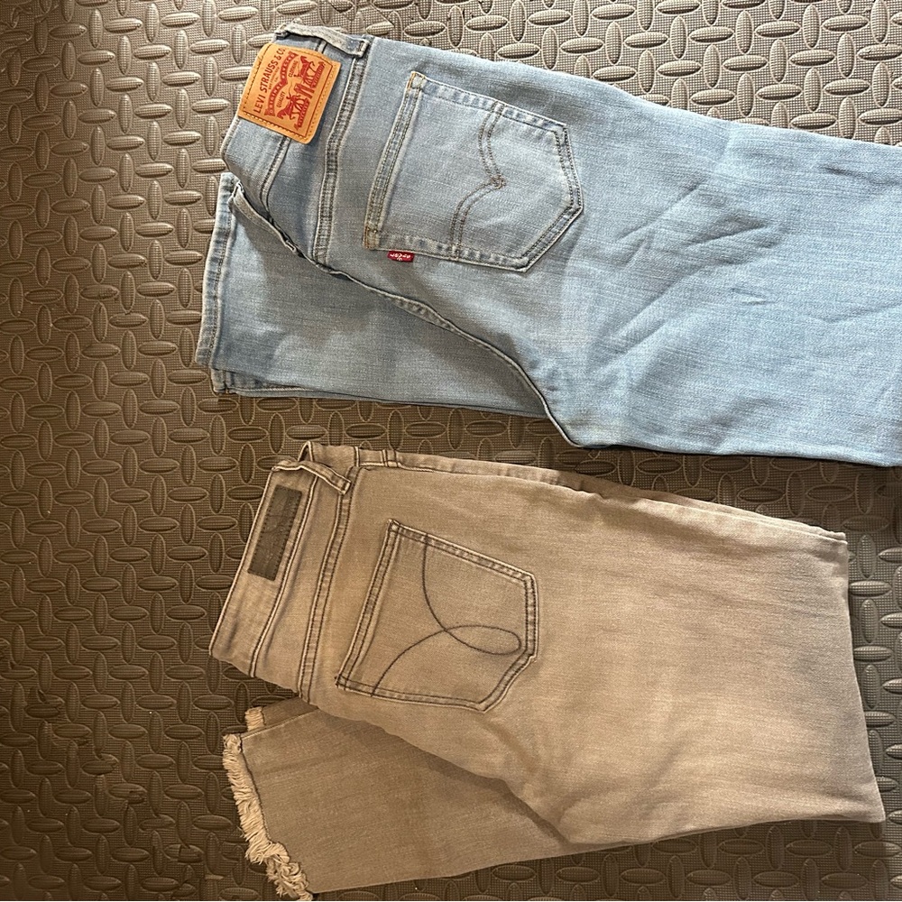 Levi's women’s Jeans in Gray. Levi blue